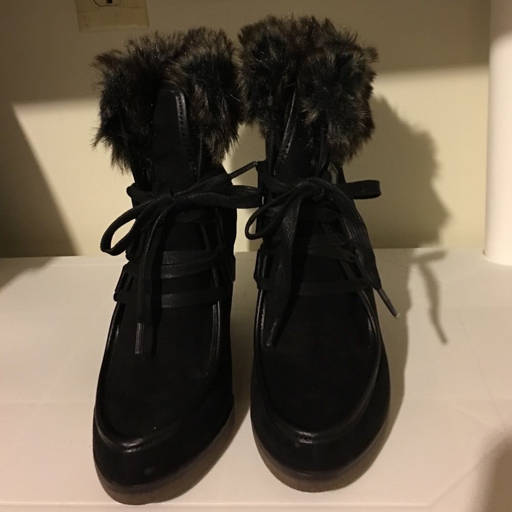 Like new Merona Suede Ankle Boots. Black Size 7