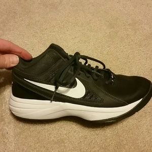 Nike Basketball shoes Overplay VIII