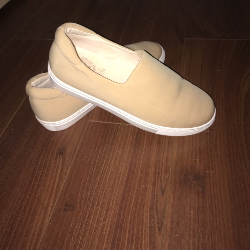 Vince Camuto slip on sneakers