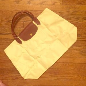 Medium sized short handle longchamp