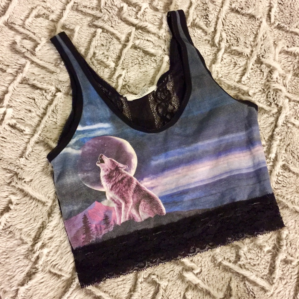 🌘 Wolf crop top with lace back