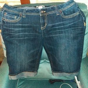 So capri shorts sz 17