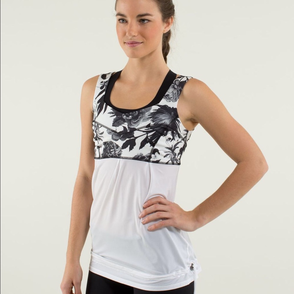 Lululemon Tame Me Tank !!!EUC!!!