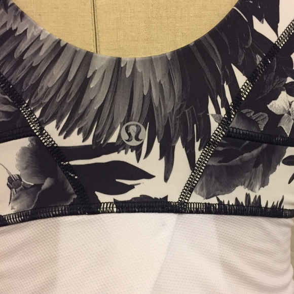 Lululemon Tame Me Tank !!!EUC!!! - Picture 3 of 4