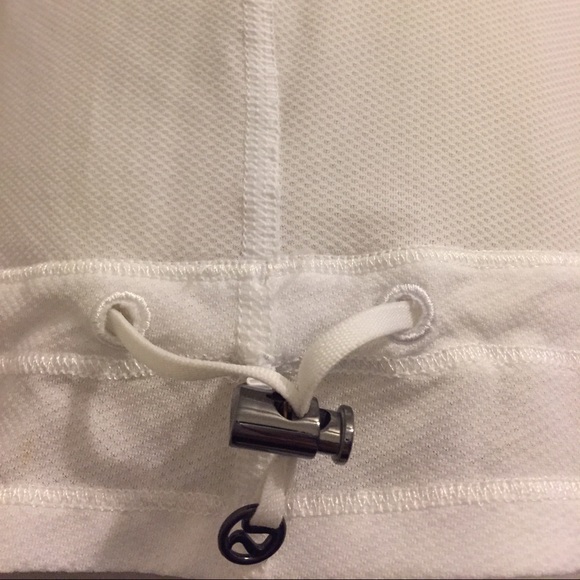 Lululemon Tame Me Tank !!!EUC!!! - Picture 4 of 4