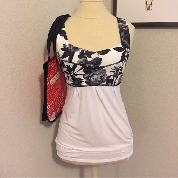 Lululemon Tame Me Tank !!!EUC!!! - Picture 2 of 4
