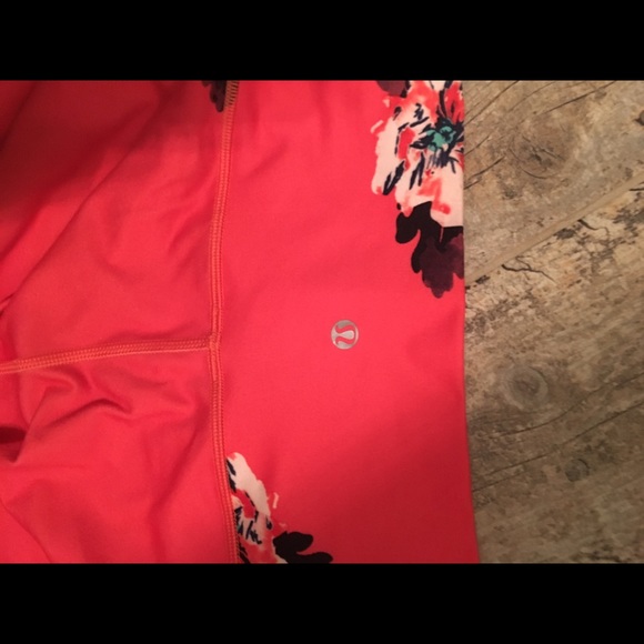 Lululemon atomic flower size 4 - Picture 3 of 4