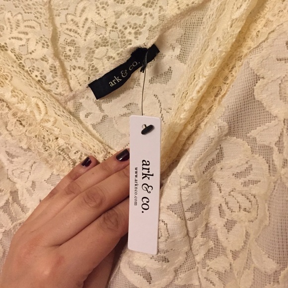 Lace dress - Picture 3 of 3