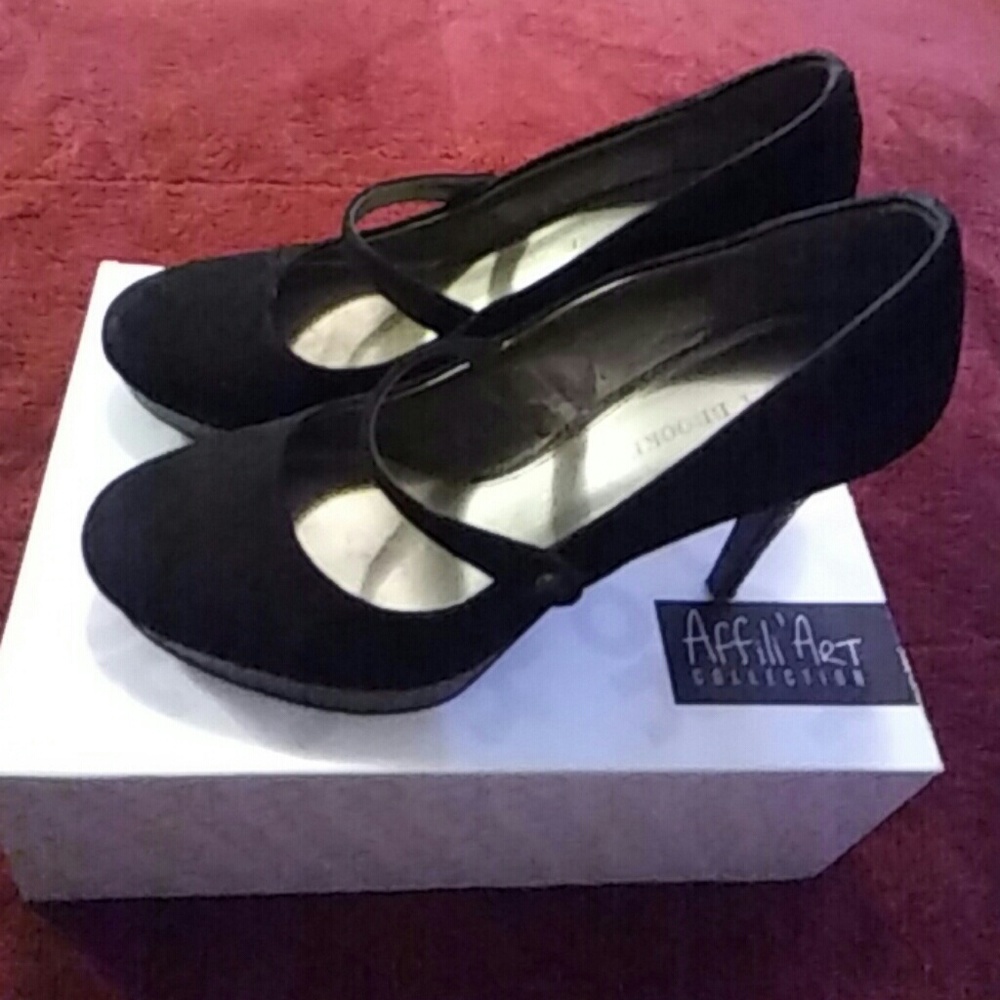 Shoe - Picture 2 of 4