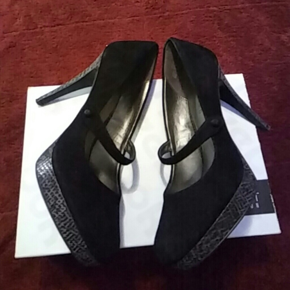 Shoe - Picture 4 of 4