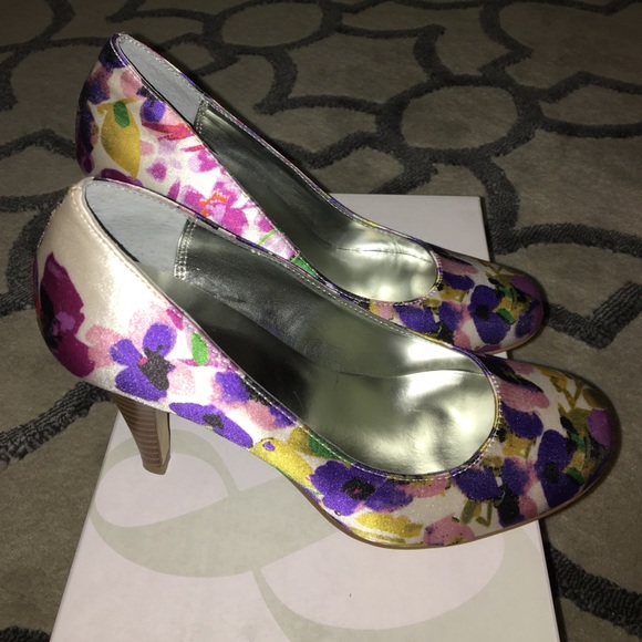 Heels - Picture 3 of 4