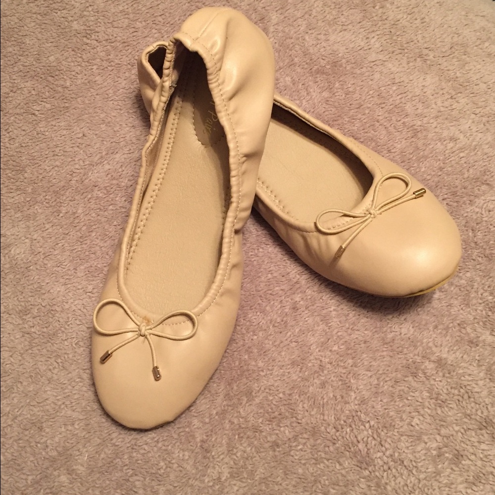 Nude Ballerina Flats, size 9