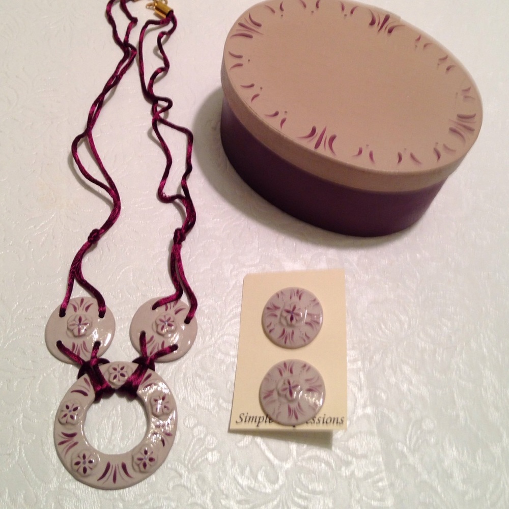 Porcelain disc necklace w/earrings & gift box
