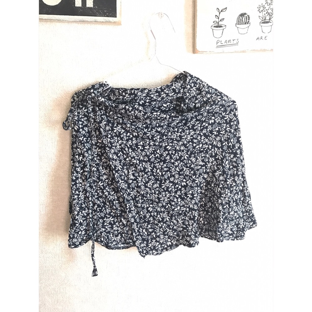 🚫SOLD🚫Brandy Melville nwt Genivienne wrap
