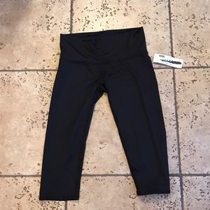 Teeki Black yoga capri medium