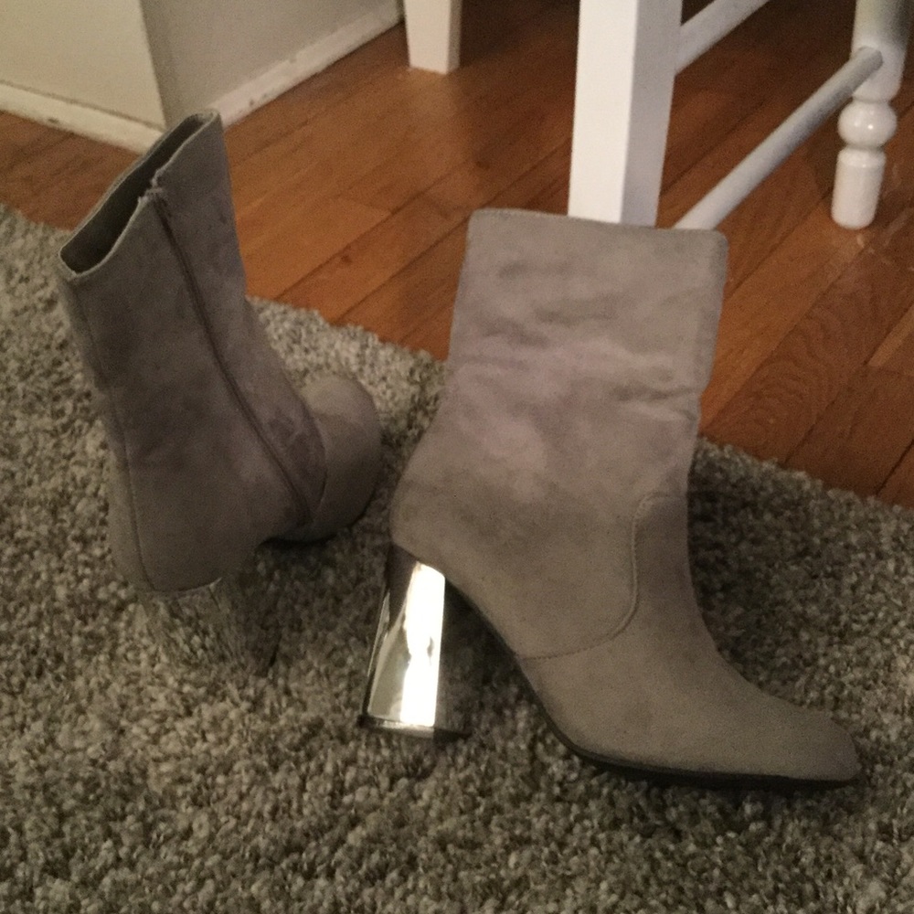 Brand new size 6 sock booties
