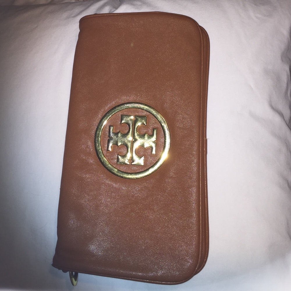 Tory burch clutch