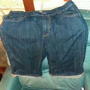 Liz claiborne sz 12 capri shorts