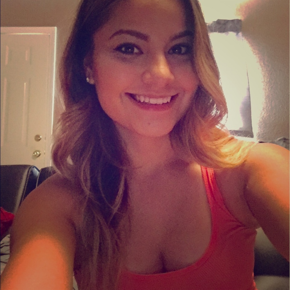 Meet your Posher, Alyssa.