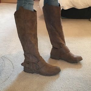 SIZE 9 1/2 CAMEL COLORED KNEE HIGH BOOTS!