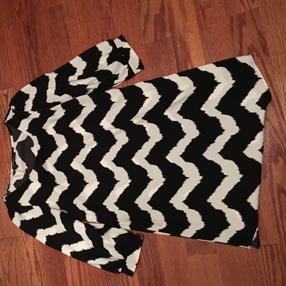 Black and white shift dress size small