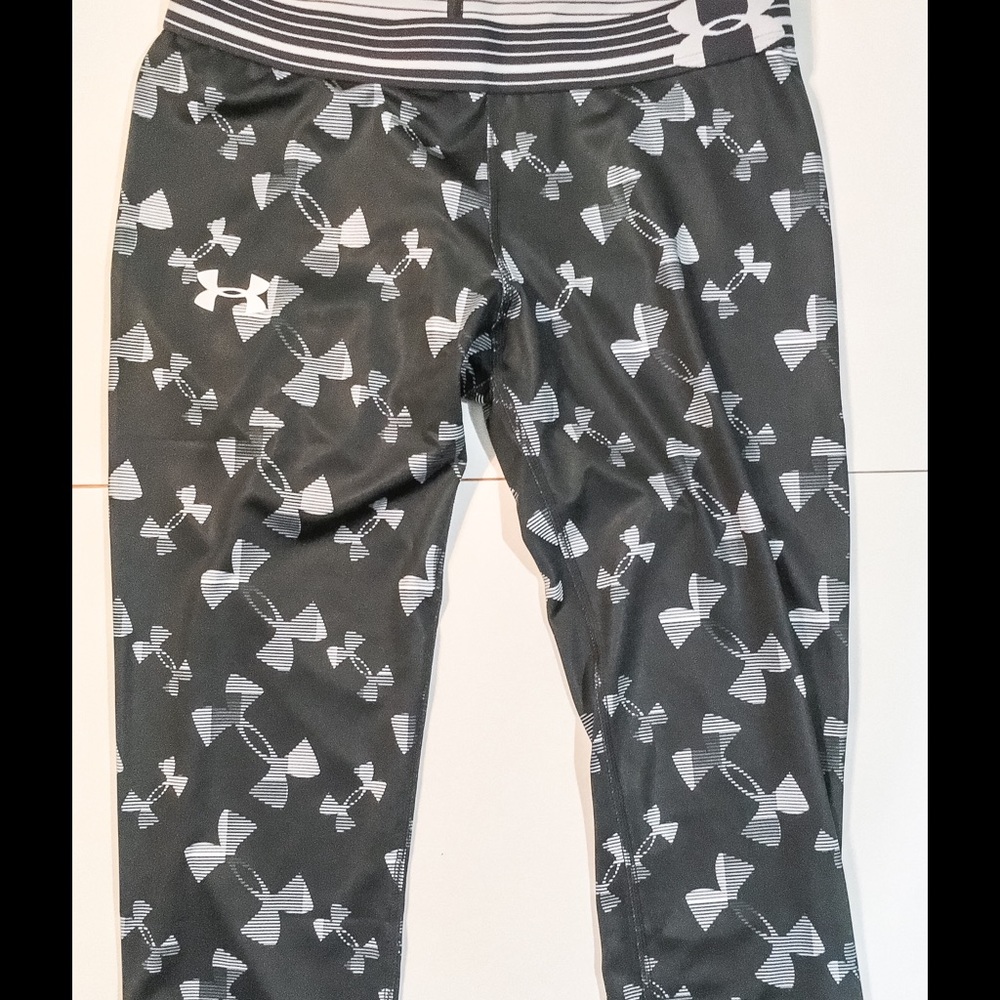 Youth L UA HeatGearArmour Printed
Girls’ Capris
