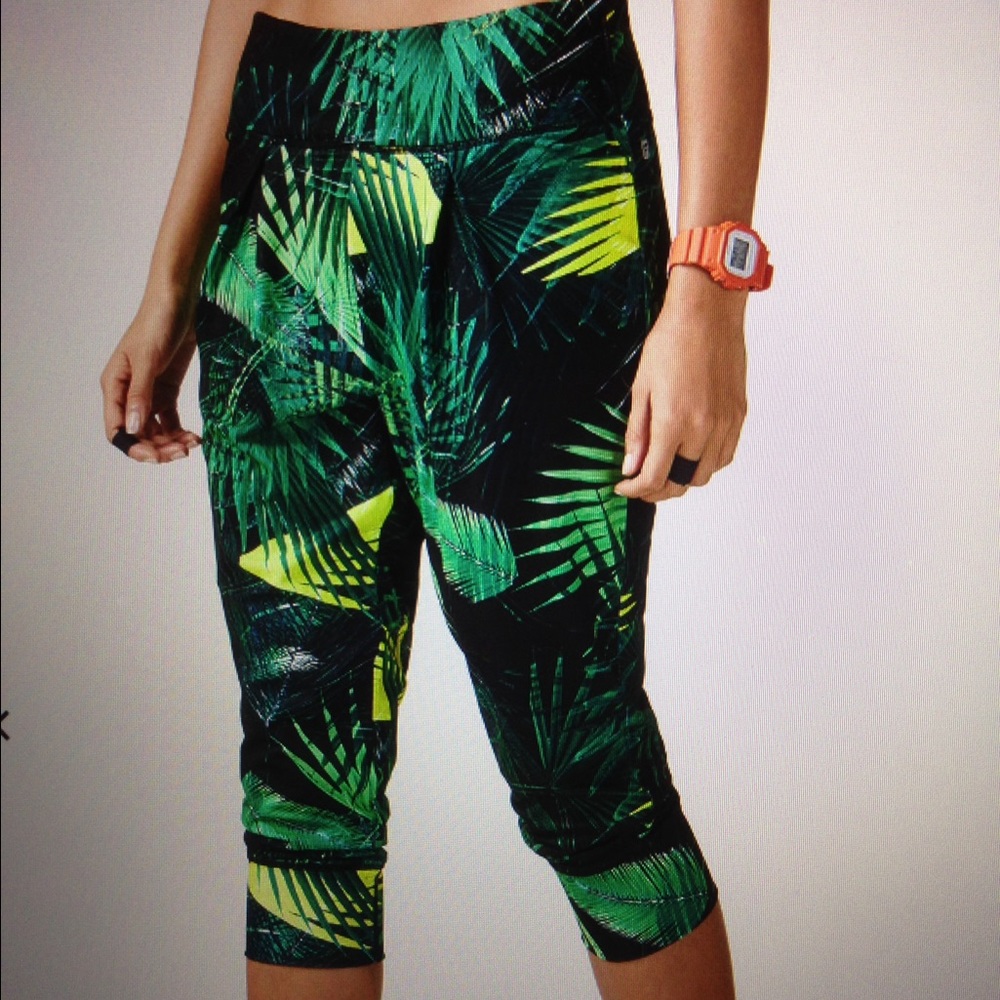 Fabletics Yogi Capri Pants