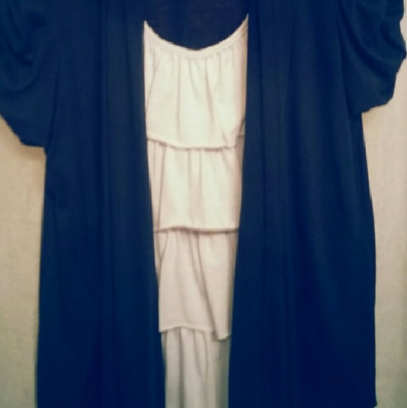 Cute top - Picture 2 of 3