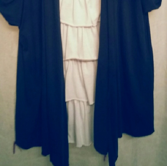 Cute top - Picture 3 of 3