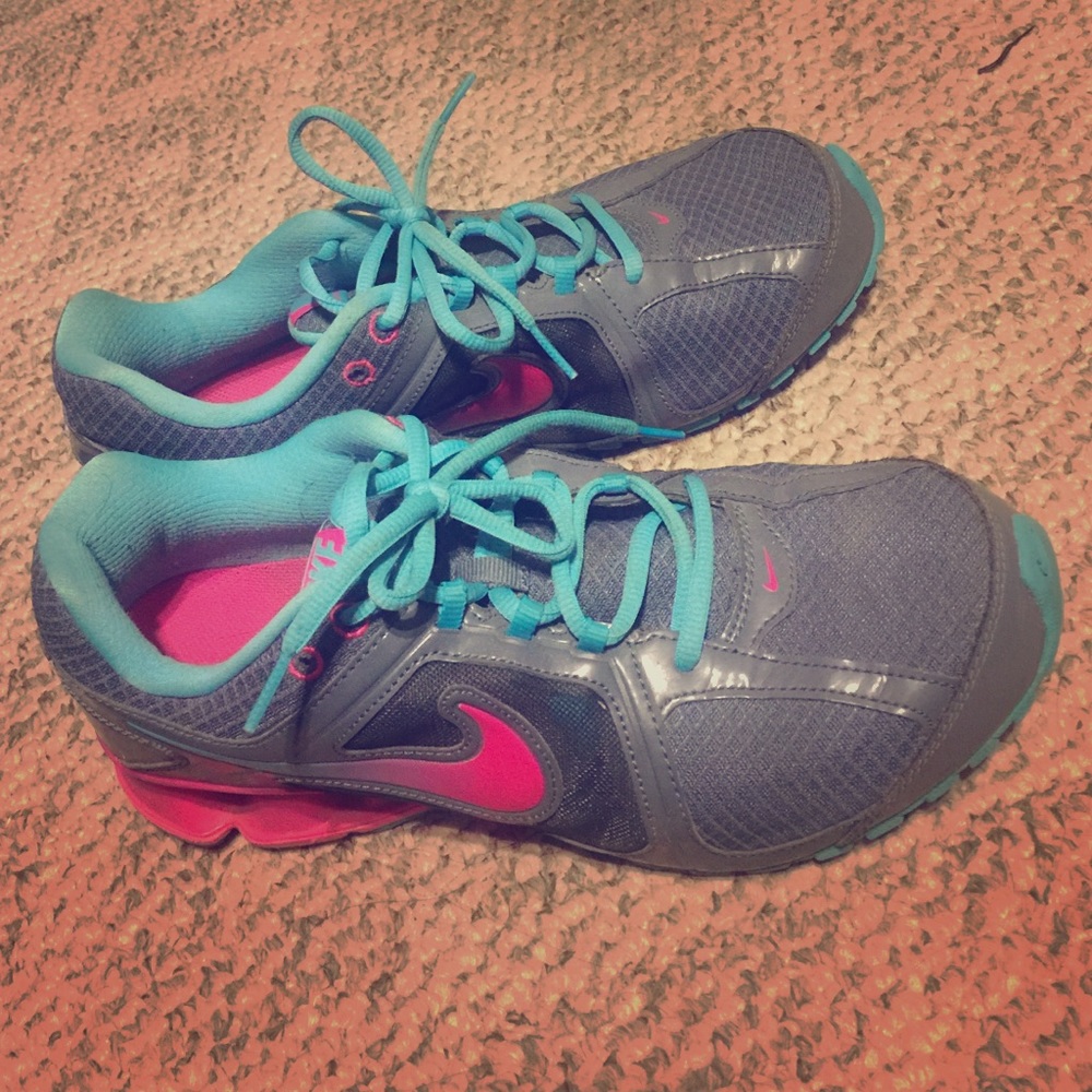 Reax nikes
