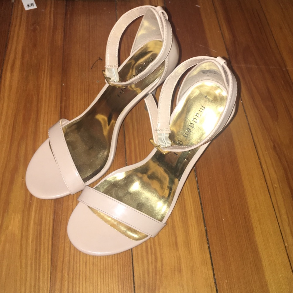 Light pink/nude heels