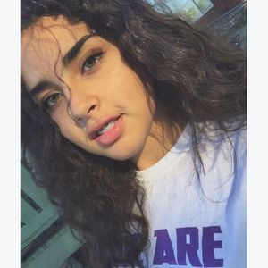 Meet your Posher, Zinaa