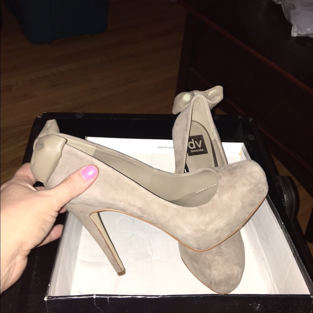 Dolce vita suede taupe heels w bow back