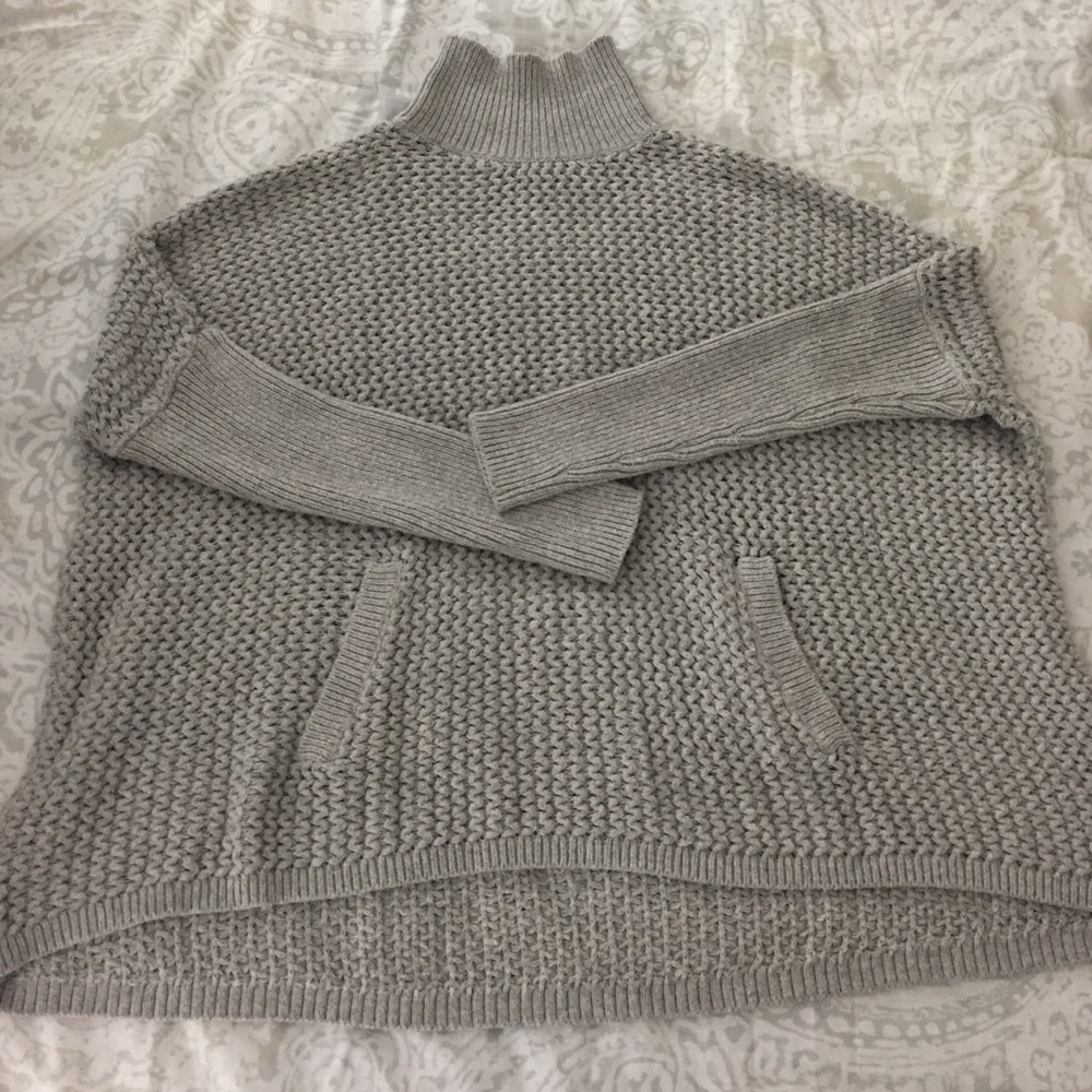 Grey sweater poncho with pockets Loft Size Small