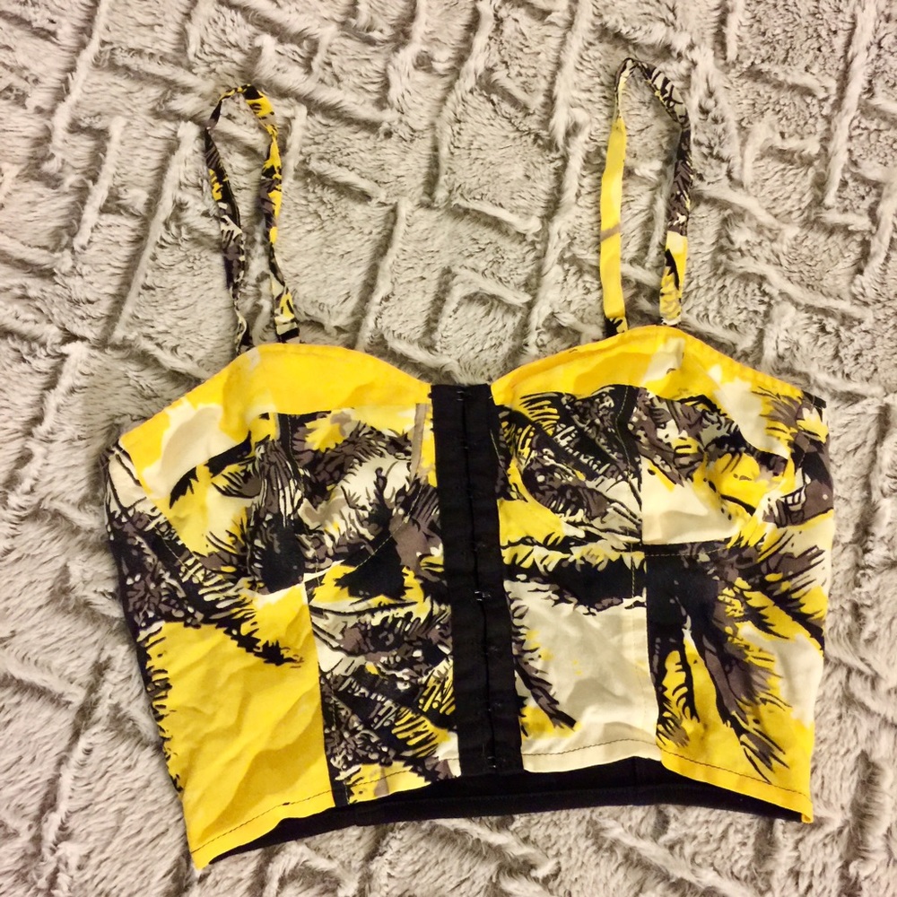 Beautiful ☀️yellow crop top