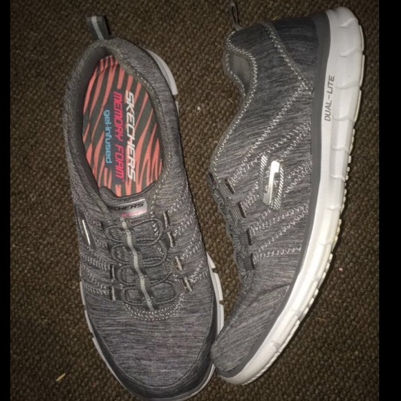 Skechers memory foam gel shoes - Picture 2 of 3
