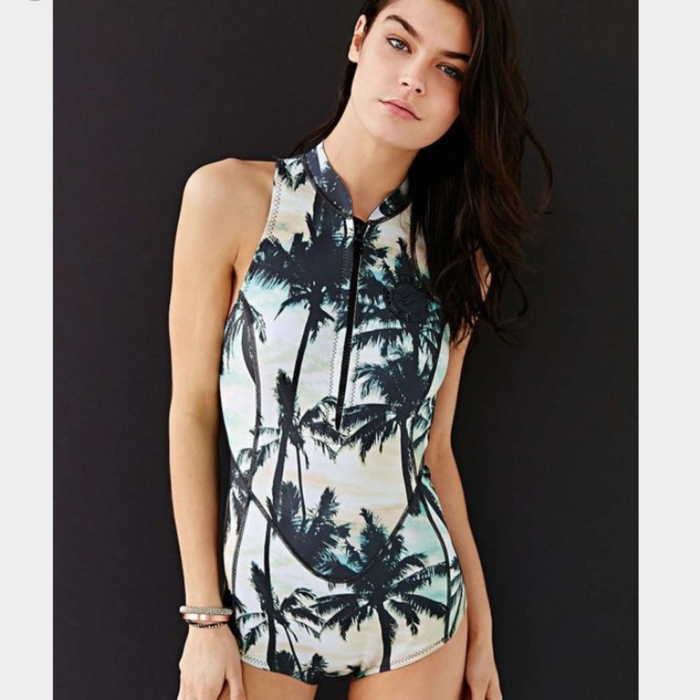 PRICE ⬇️ ONLY TODAY Billabong Wetsuit/Hawaii board