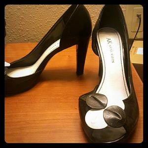 Super cute black and white heels!