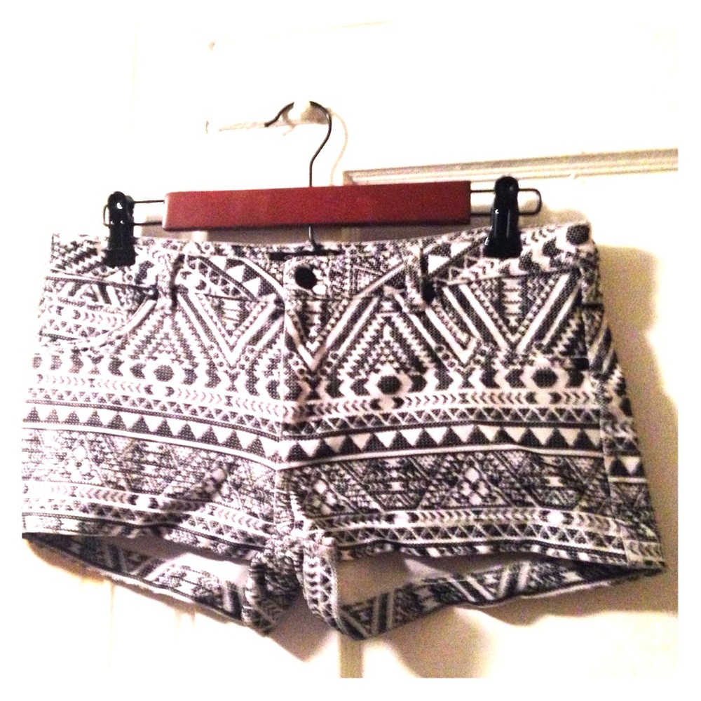 Black & White Super Stretchy Aztec Shorts
