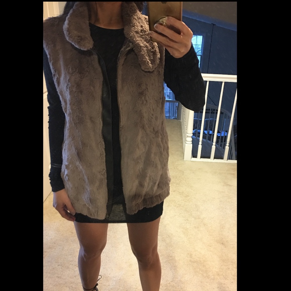 Sanctuary clothing LA faux fur vest M- taupe color