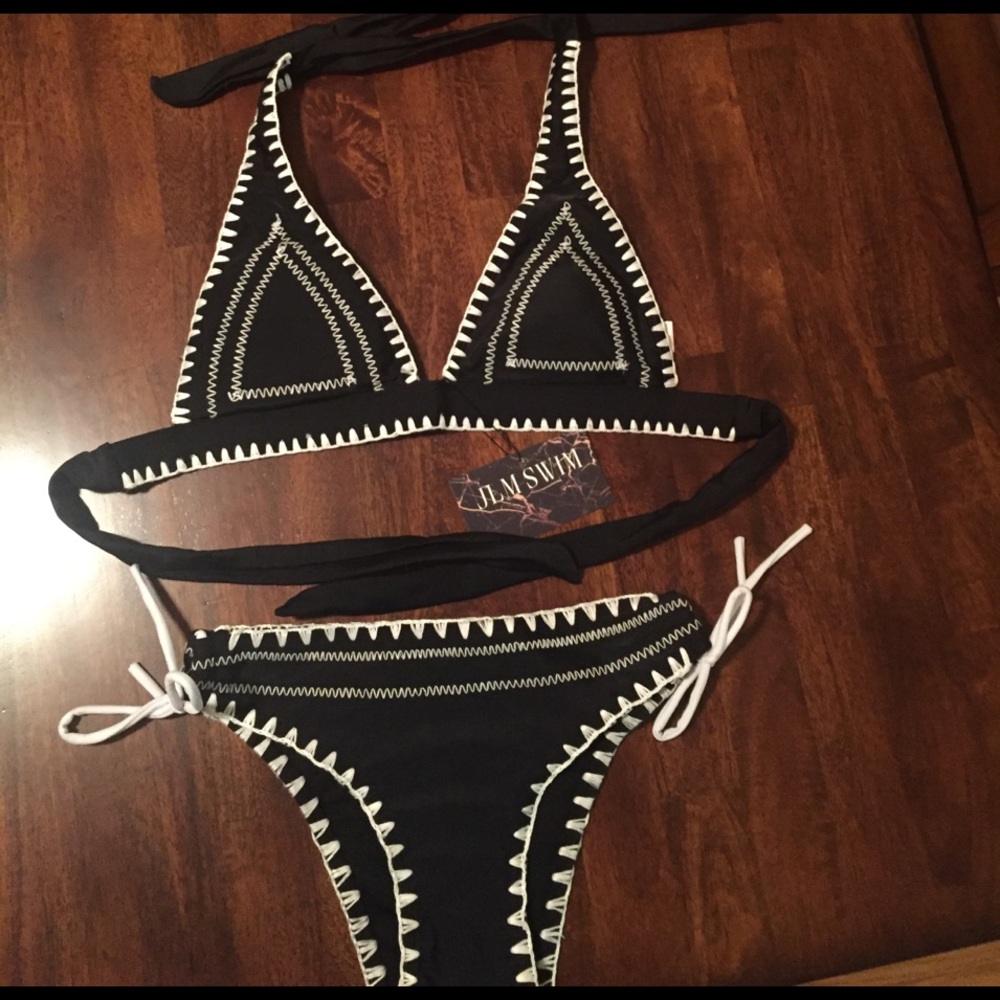MEDIUM LEFT•Black & White Embroidered Bikini• - Picture 6 of 8