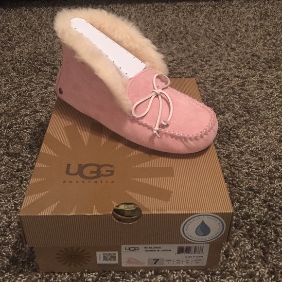 UGG Shoes - Pink Uggs. NEVER WORN!
