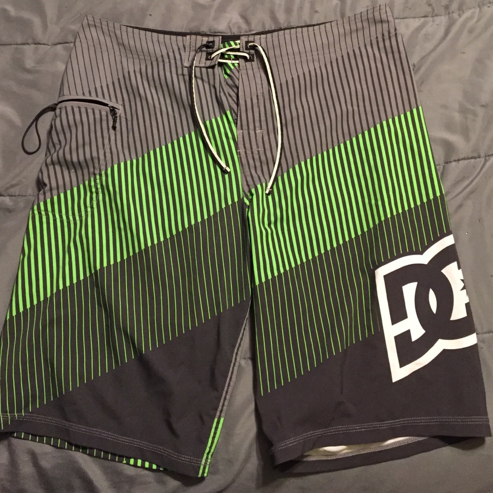 Men's DC Size 36 Board shorts