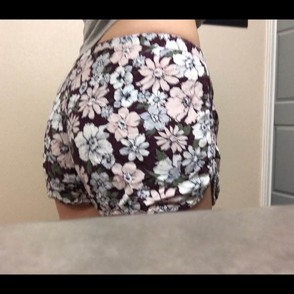 Floral shorts - Picture 1 of 2