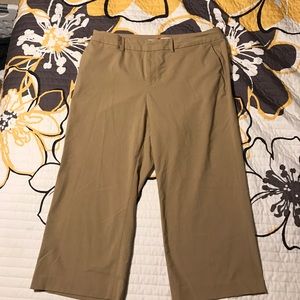 Gap stretch Khaki Capris