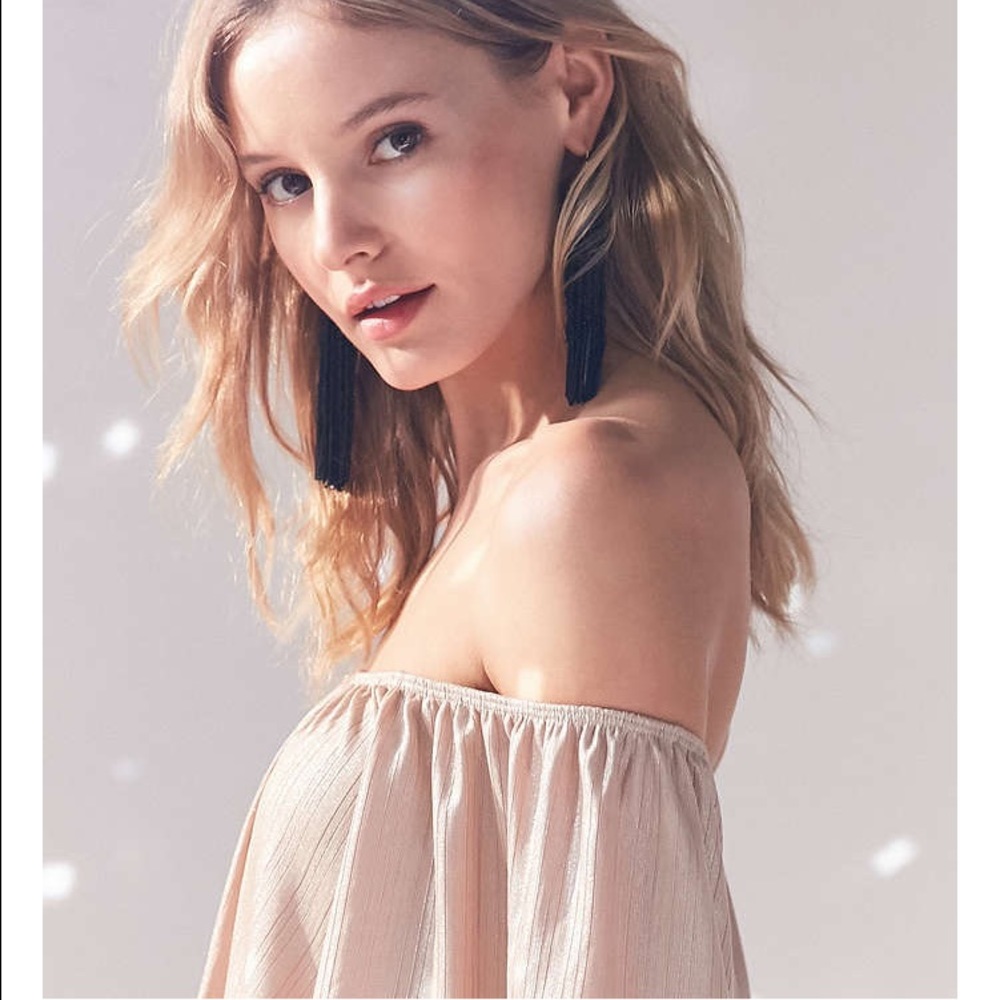 Urban Outfitters Bianca Off The Shoulder top - Picture 2 of 5