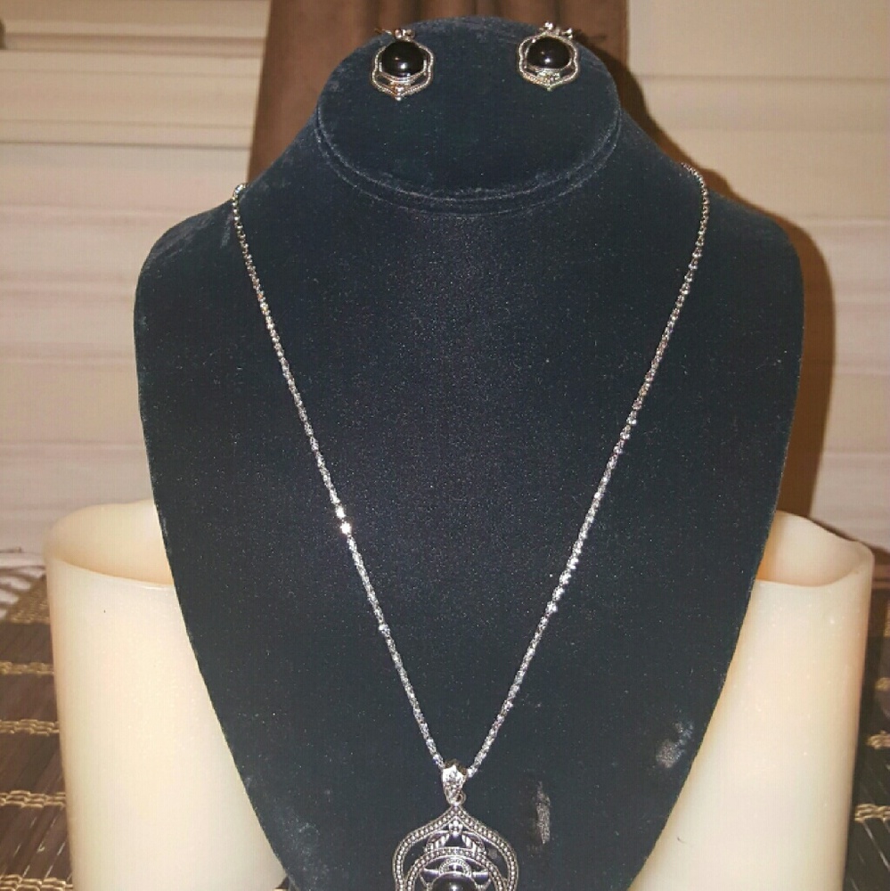 NWT TIBETAN SILVER NECKLACE SET