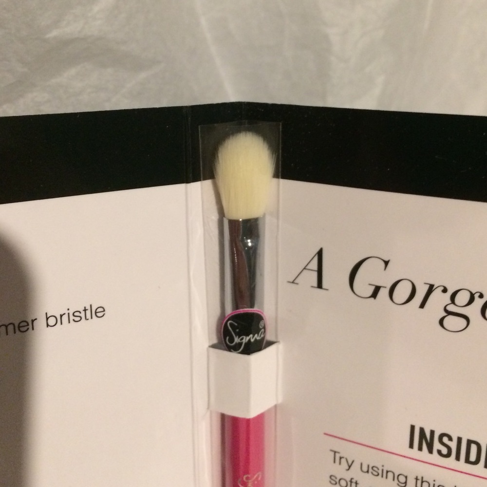🛍‼️sale ‼️🛍Blending travel brush