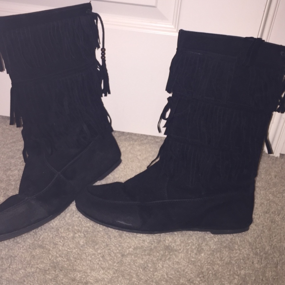 frilly tassel moccasin boots