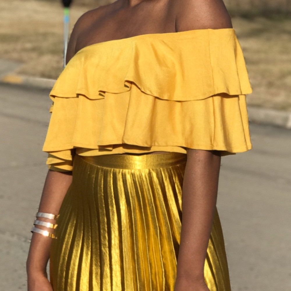 Off shoulder ruffle top